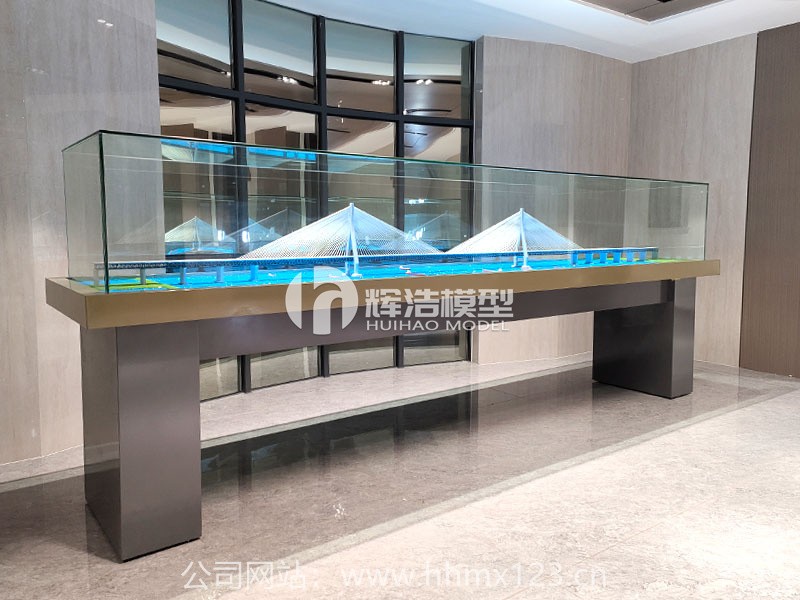 公铁两用沪苏通长江大桥模型.jpg