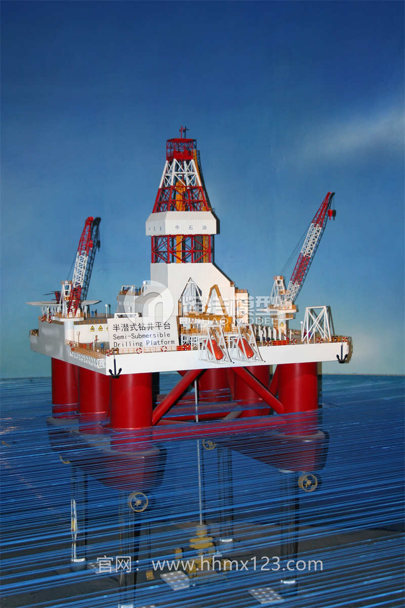 半潜式钻井平台模型.JPG